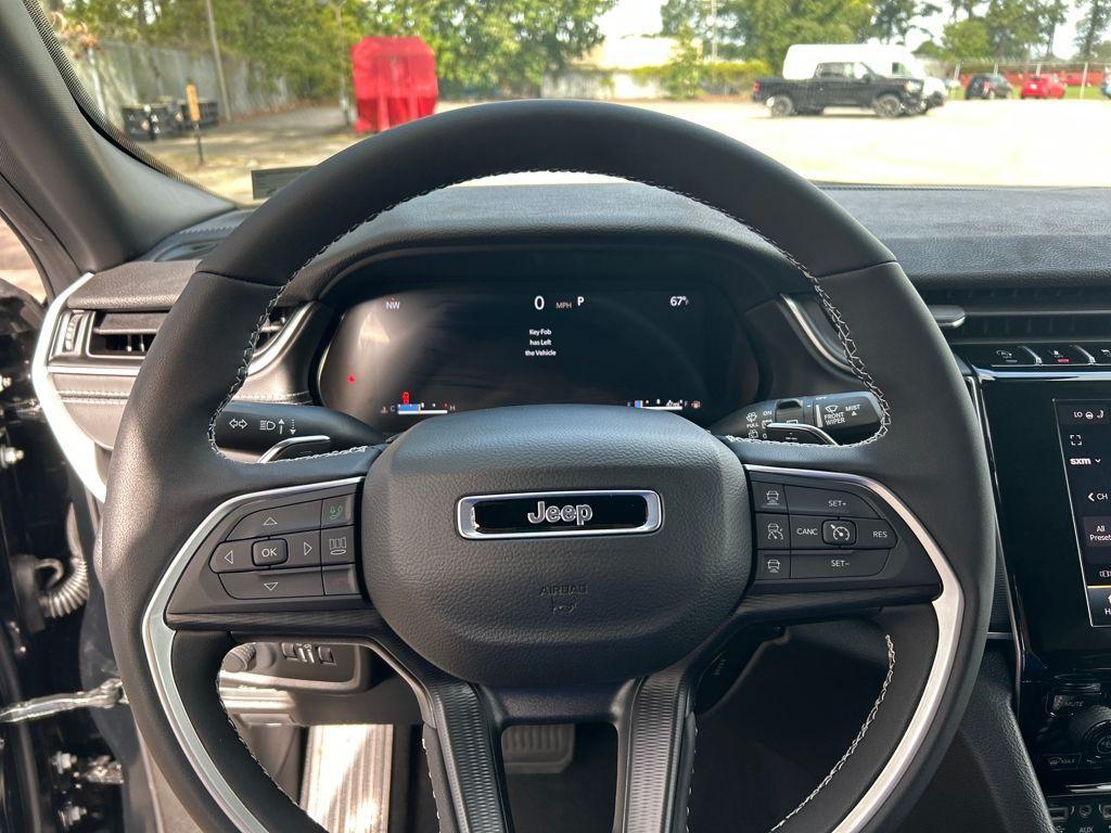 new 2025 Jeep Grand Cherokee car, priced at $37,740