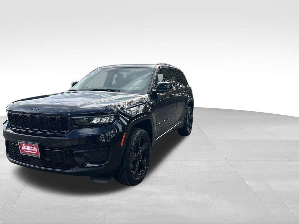 new 2025 Jeep Grand Cherokee car, priced at $37,740