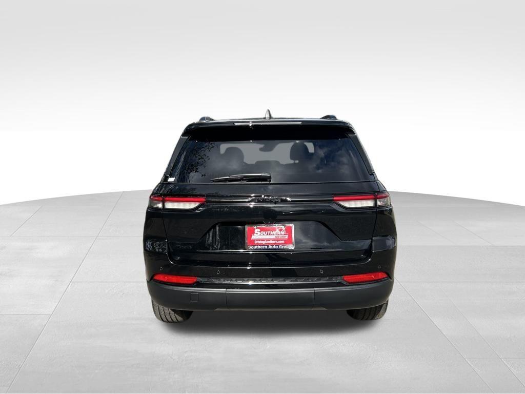 new 2025 Jeep Grand Cherokee car, priced at $37,740