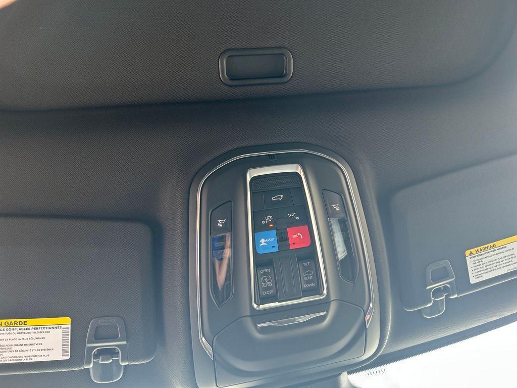 new 2025 Jeep Grand Cherokee car, priced at $37,740