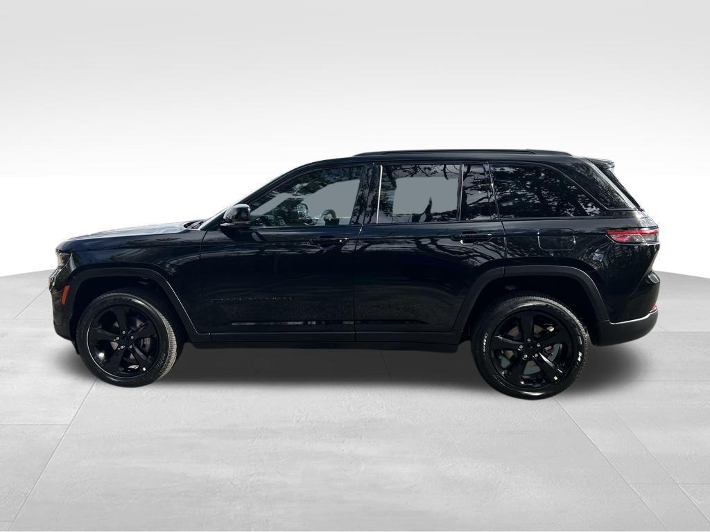 new 2025 Jeep Grand Cherokee car, priced at $37,740