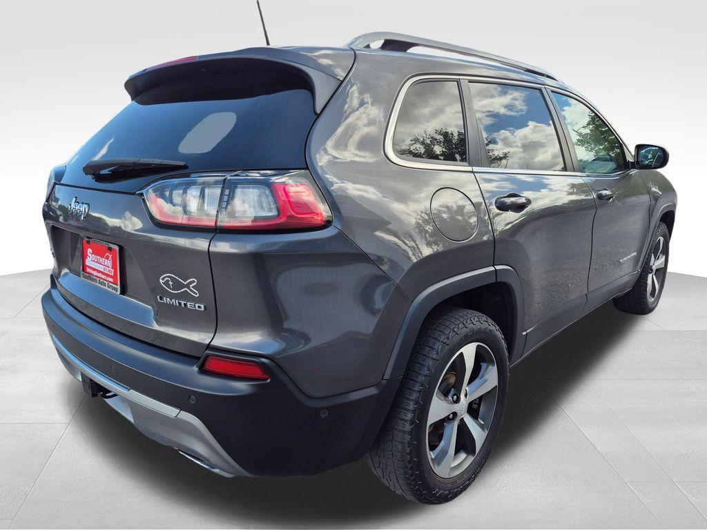 used 2021 Jeep Cherokee car, priced at $17,999