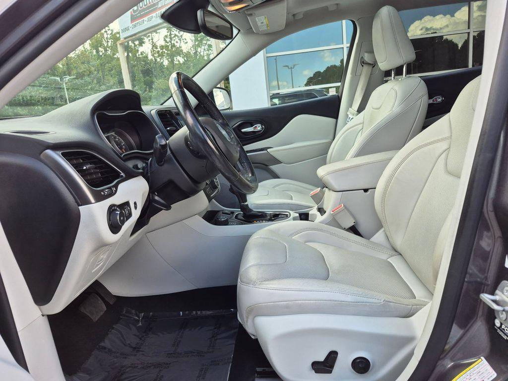 used 2021 Jeep Cherokee car, priced at $17,999