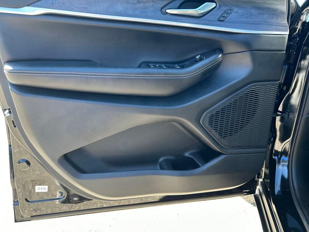 new 2025 Jeep Grand Cherokee L car, priced at $48,329