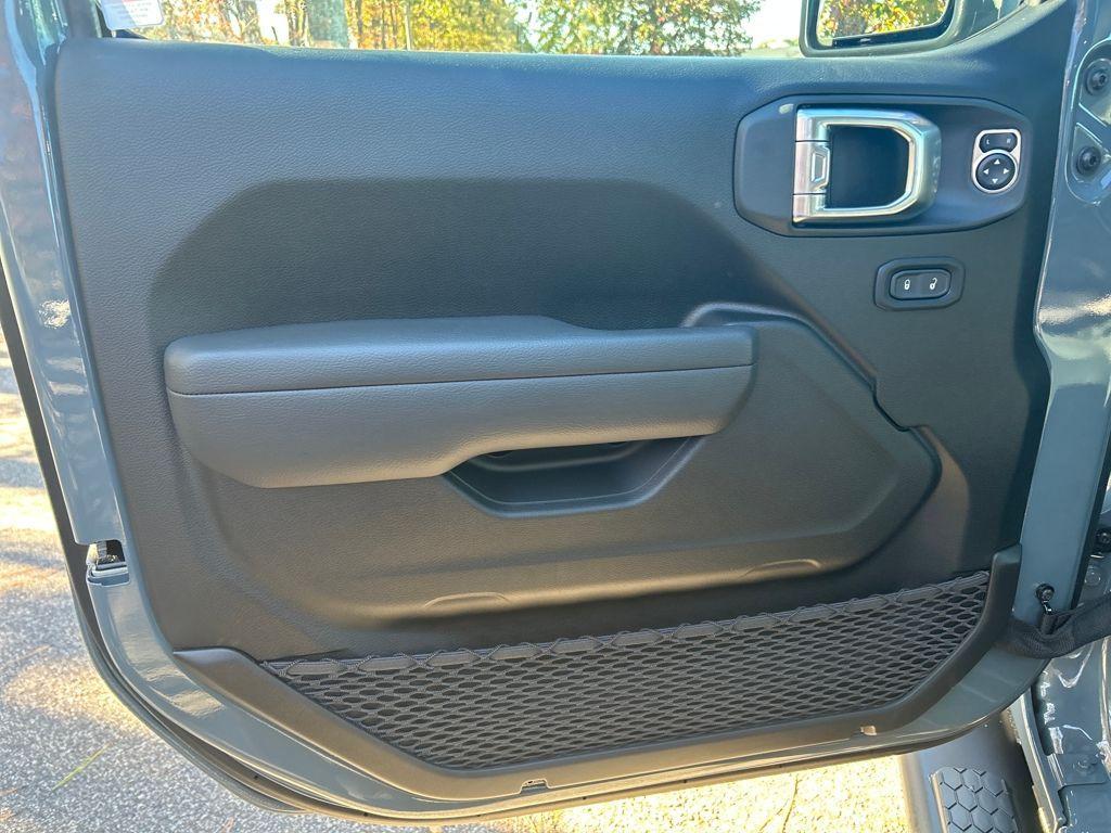 new 2026 Jeep Wrangler car, priced at $48,616