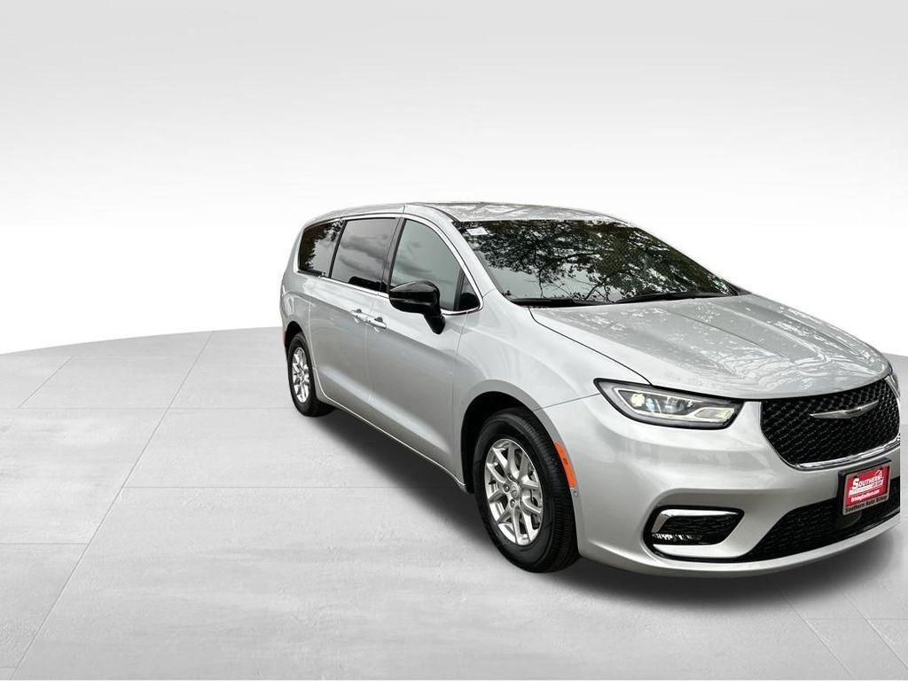 new 2026 Chrysler Pacifica car, priced at $40,626