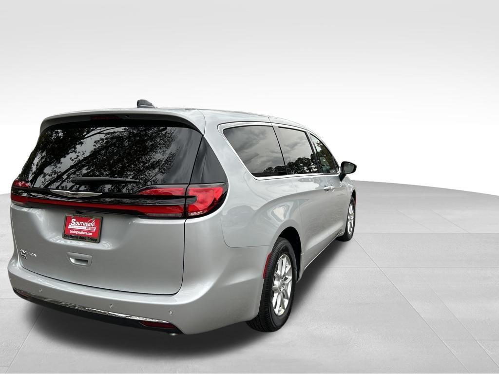 new 2026 Chrysler Pacifica car, priced at $40,626