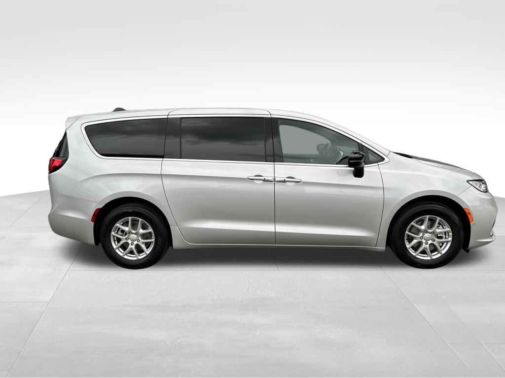 new 2026 Chrysler Pacifica car, priced at $40,626