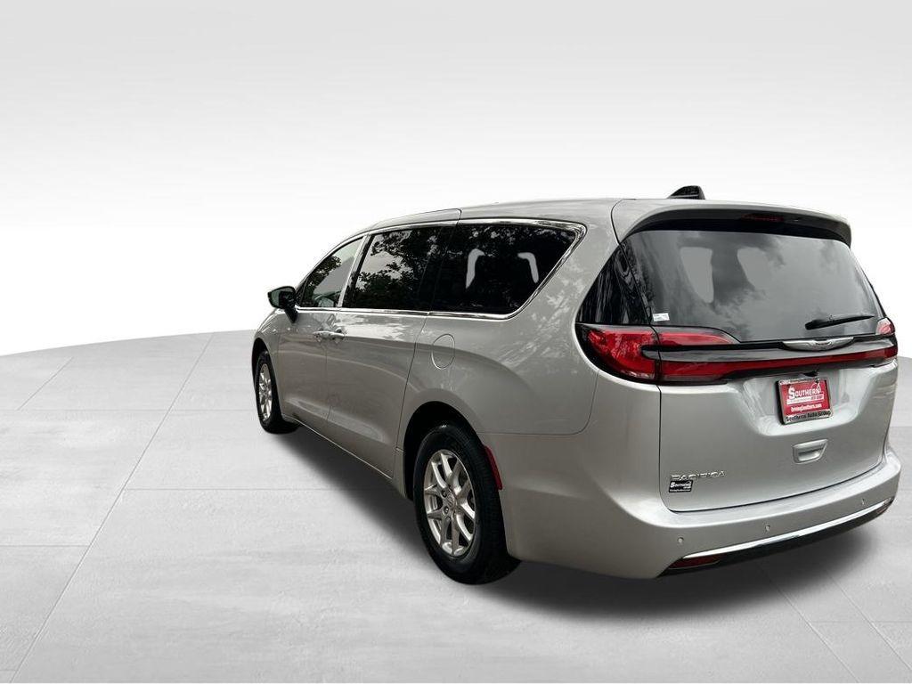 new 2026 Chrysler Pacifica car, priced at $40,626