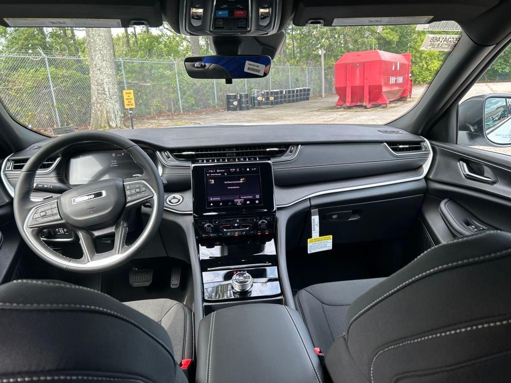 new 2025 Jeep Grand Cherokee car, priced at $35,146