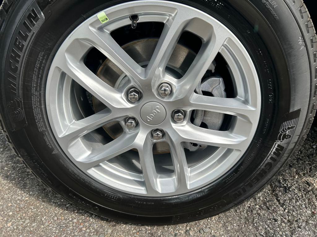 new 2025 Jeep Grand Cherokee car, priced at $35,146