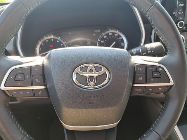 used 2022 Toyota Highlander car, priced at $37,000