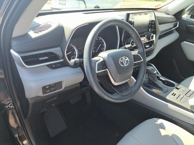 used 2022 Toyota Highlander car, priced at $37,000