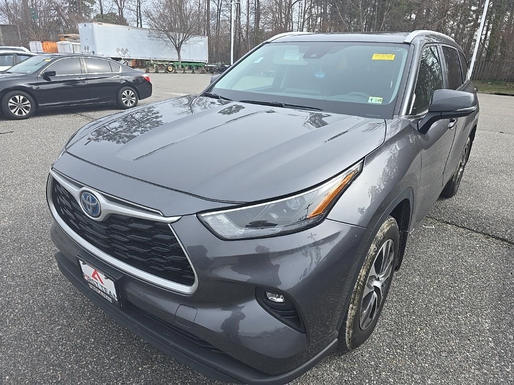 used 2023 Toyota Highlander Hybrid car, priced at $44,000