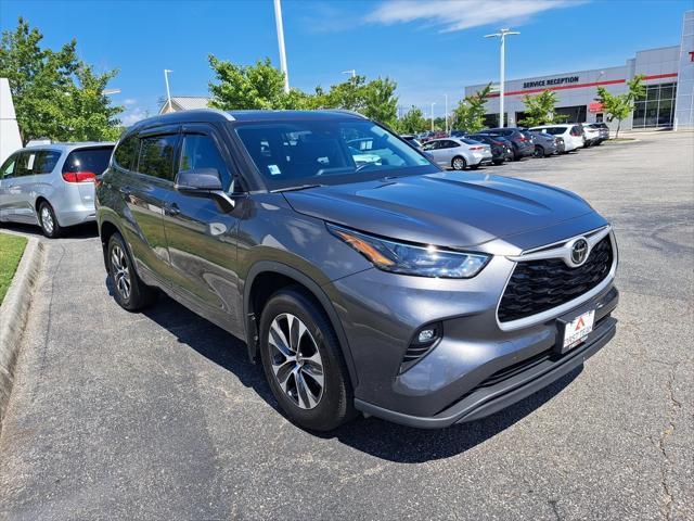 used 2022 Toyota Highlander car, priced at $37,900