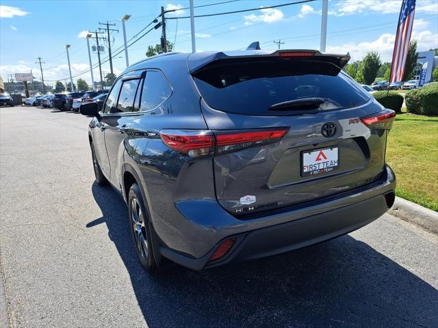 used 2022 Toyota Highlander car, priced at $37,900