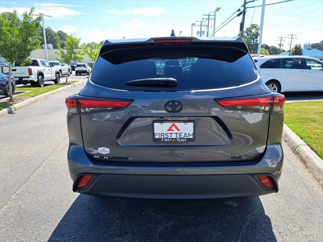 used 2022 Toyota Highlander car, priced at $37,900