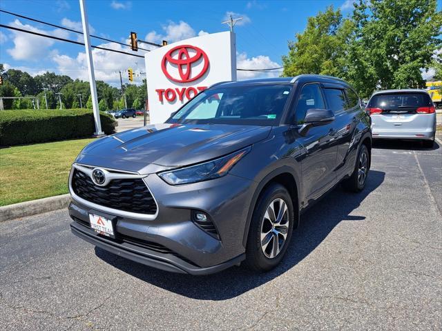 used 2022 Toyota Highlander car, priced at $37,900