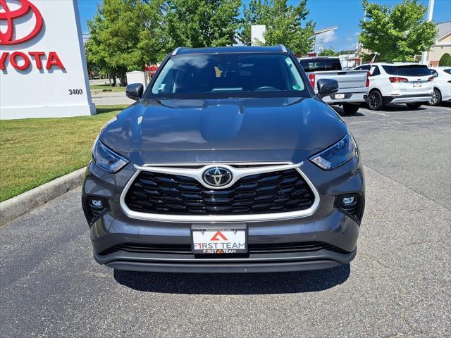 used 2022 Toyota Highlander car, priced at $37,900