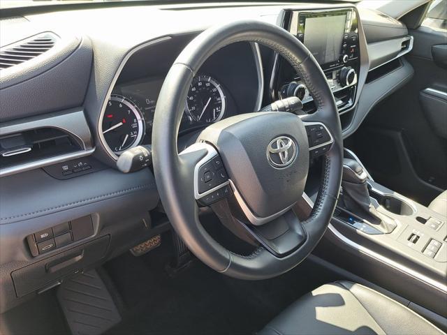used 2022 Toyota Highlander car, priced at $37,900