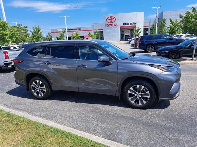 used 2022 Toyota Highlander car, priced at $37,900