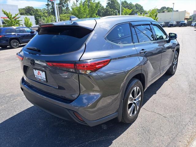 used 2022 Toyota Highlander car, priced at $37,900
