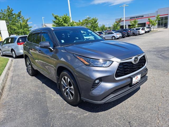 used 2022 Toyota Highlander car, priced at $37,900