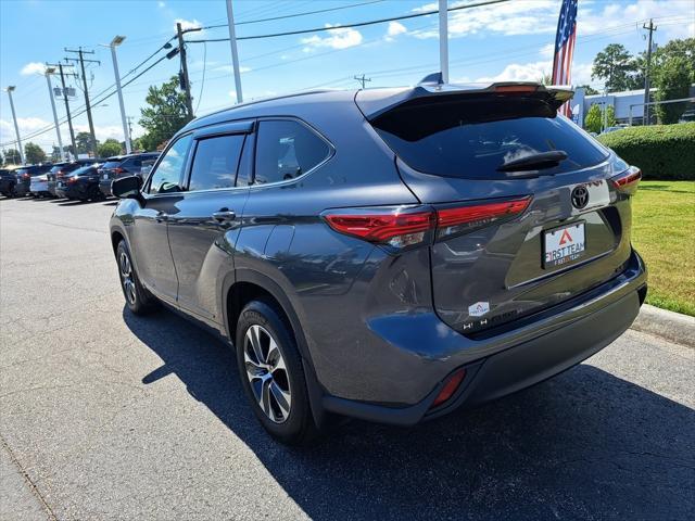 used 2022 Toyota Highlander car, priced at $37,900