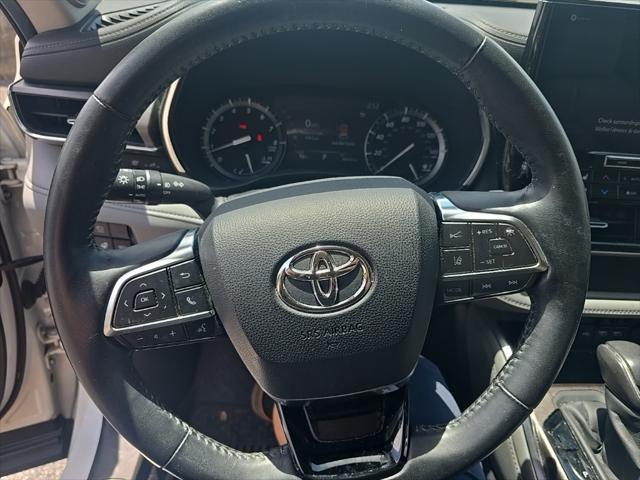 used 2020 Toyota Highlander car, priced at $32,500