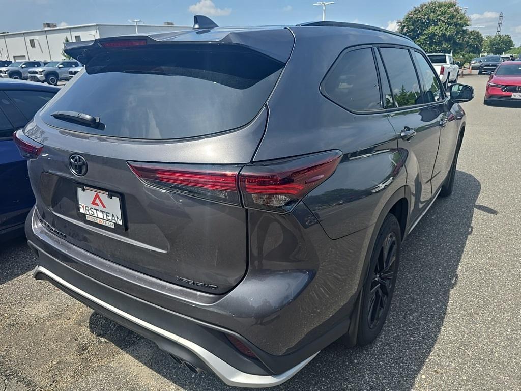 used 2024 Toyota Highlander car, priced at $45,900
