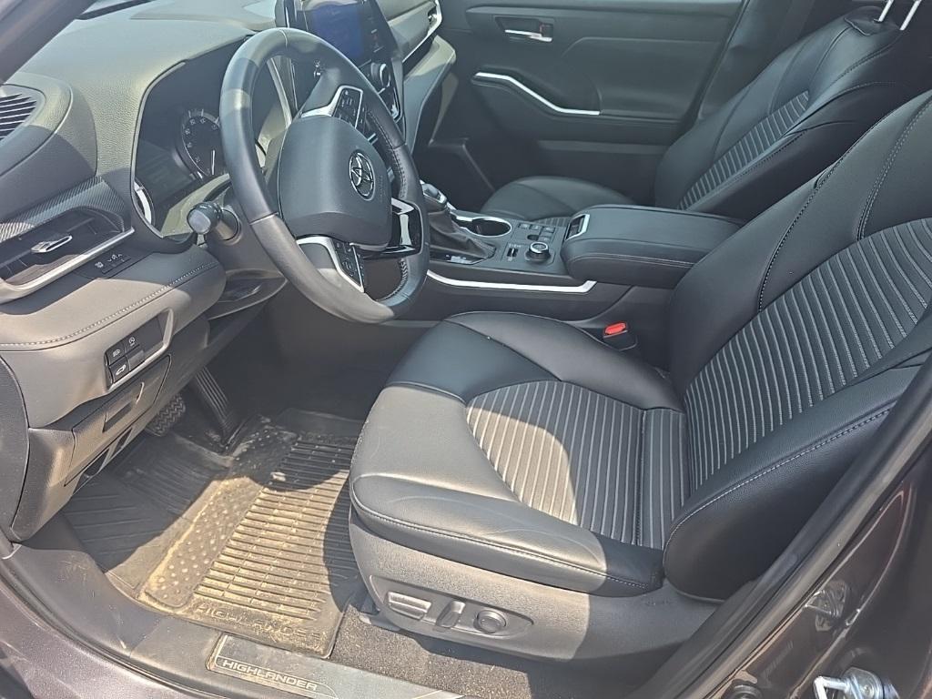 used 2024 Toyota Highlander car, priced at $45,900