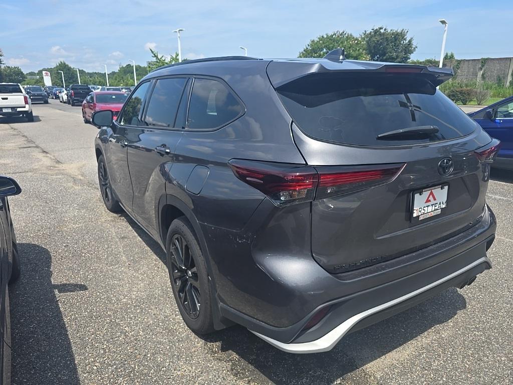 used 2024 Toyota Highlander car, priced at $45,900