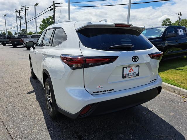 new 2024 Toyota Highlander car, priced at $44,012