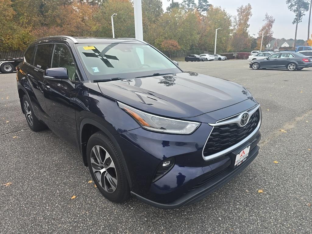 used 2021 Toyota Highlander car, priced at $29,300