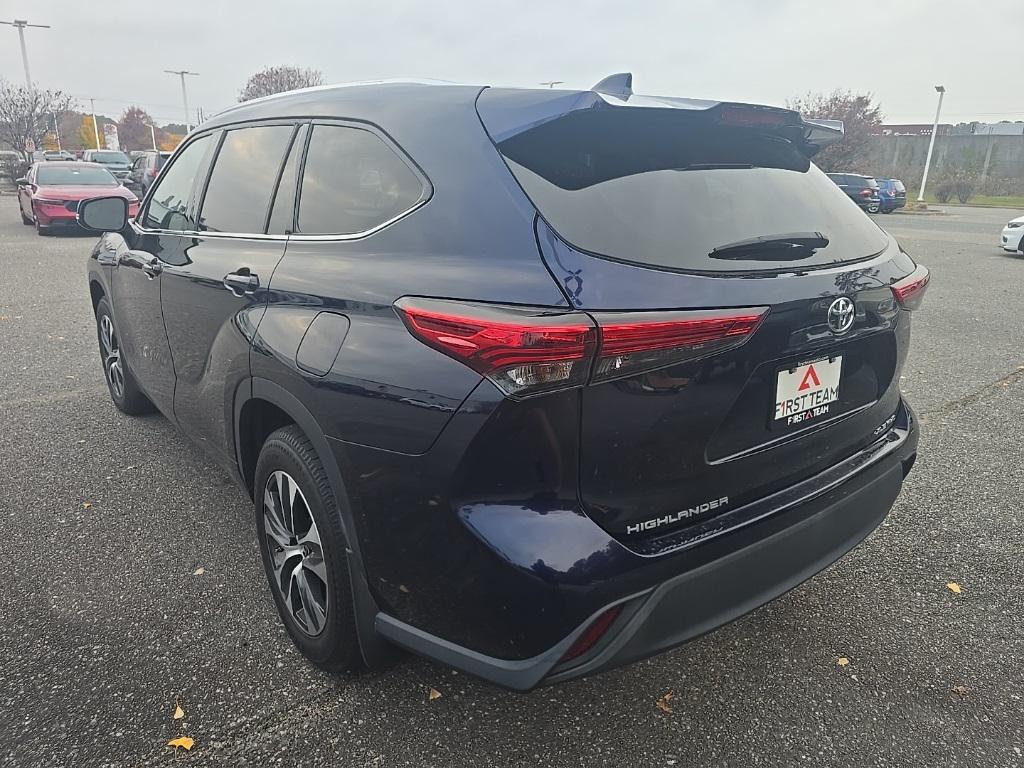 used 2021 Toyota Highlander car, priced at $29,300