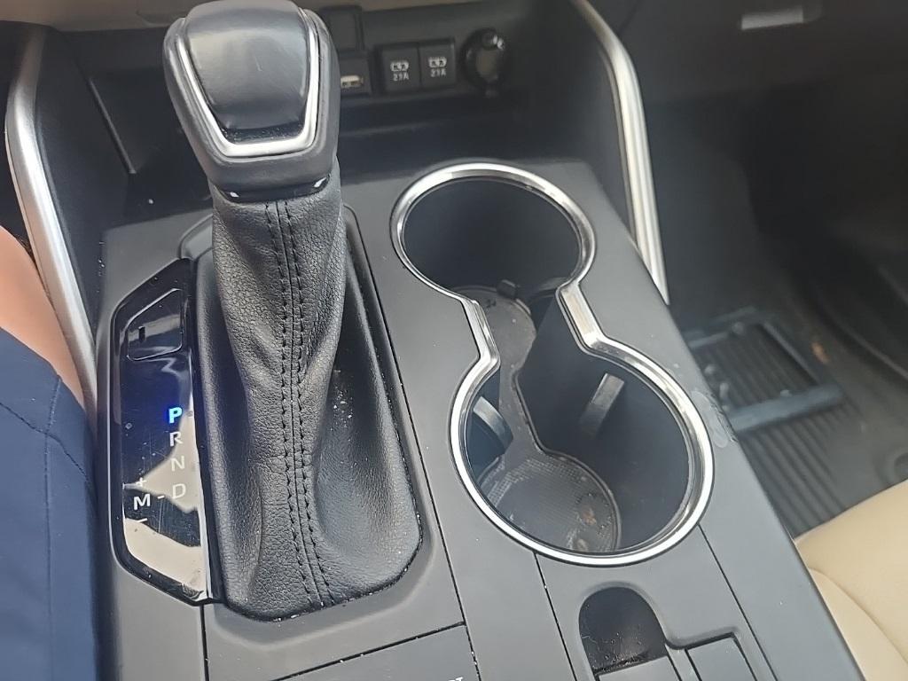 used 2021 Toyota Highlander car, priced at $29,300