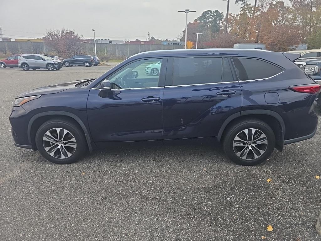used 2021 Toyota Highlander car, priced at $29,300