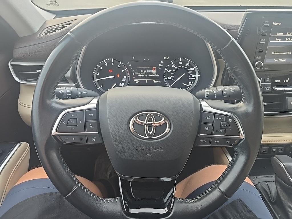 used 2021 Toyota Highlander car, priced at $29,300