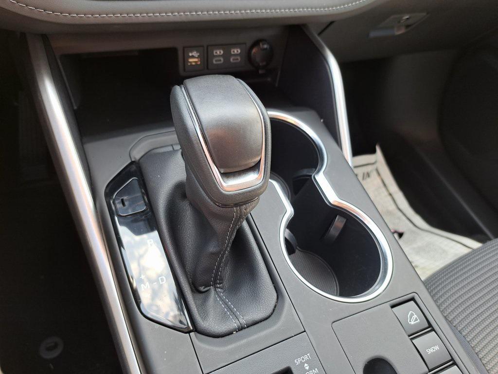 used 2023 Toyota Highlander car, priced at $35,900