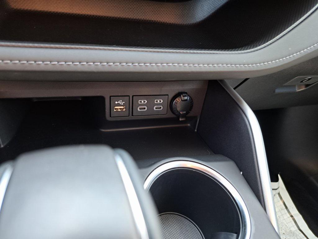 used 2023 Toyota Highlander car, priced at $35,900