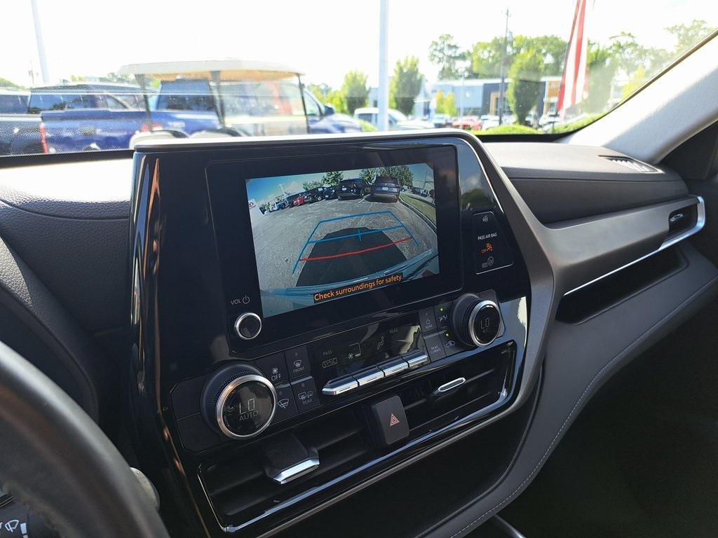 used 2023 Toyota Highlander car, priced at $35,900