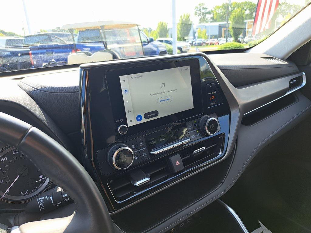 used 2023 Toyota Highlander car, priced at $35,900