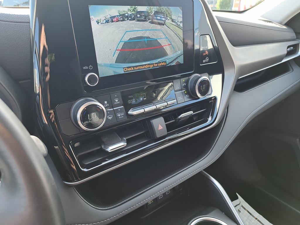 used 2023 Toyota Highlander car, priced at $35,900