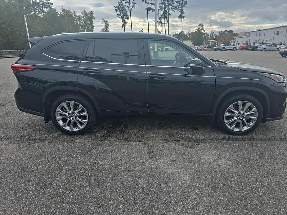 used 2021 Toyota Highlander Hybrid car, priced at $39,000