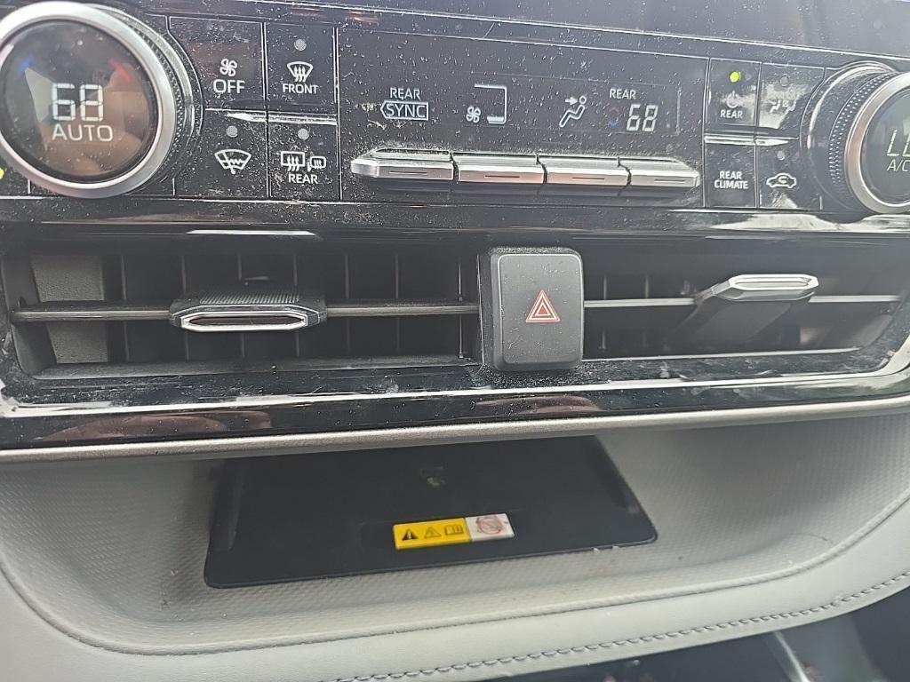 used 2023 Toyota Highlander car, priced at $39,500