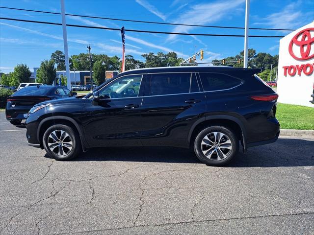 used 2022 Toyota Highlander car, priced at $37,700