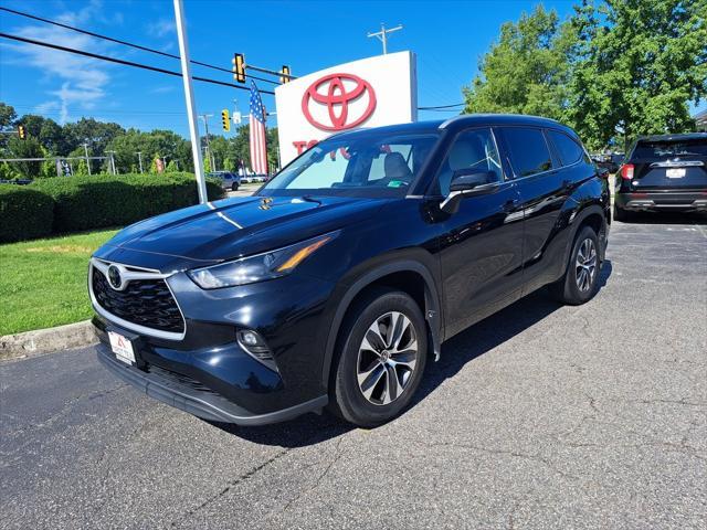 used 2022 Toyota Highlander car, priced at $37,700