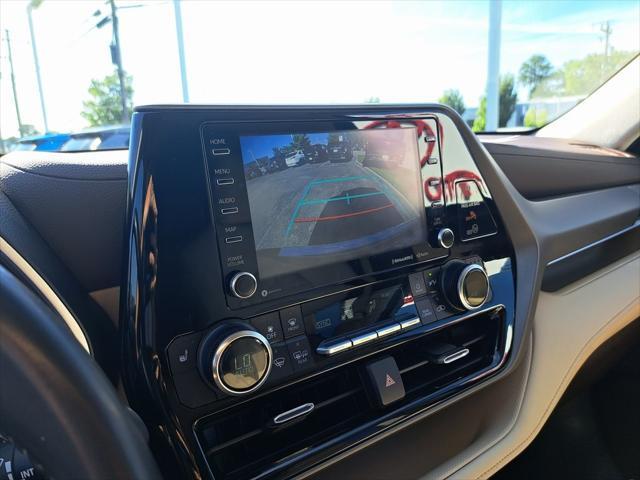 used 2022 Toyota Highlander car, priced at $37,700