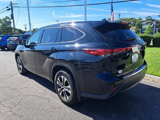 used 2022 Toyota Highlander car, priced at $37,700
