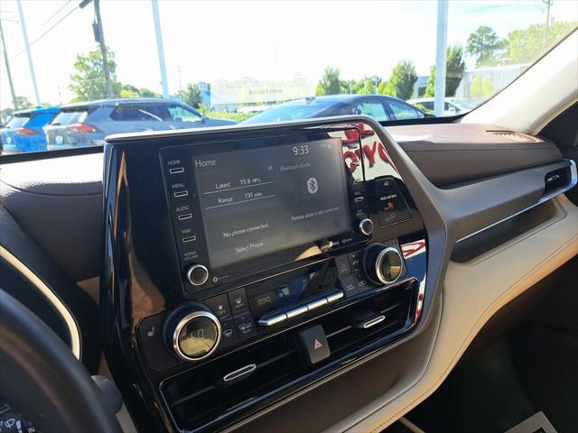 used 2022 Toyota Highlander car, priced at $37,700